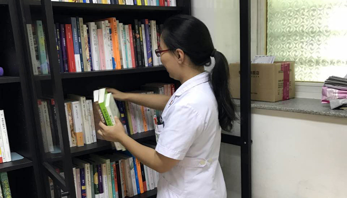 临七 邵姗图书馆体验1.jpg