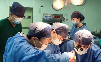 3-1 我院普外中心年完成肝脏移植手术百例.jpg